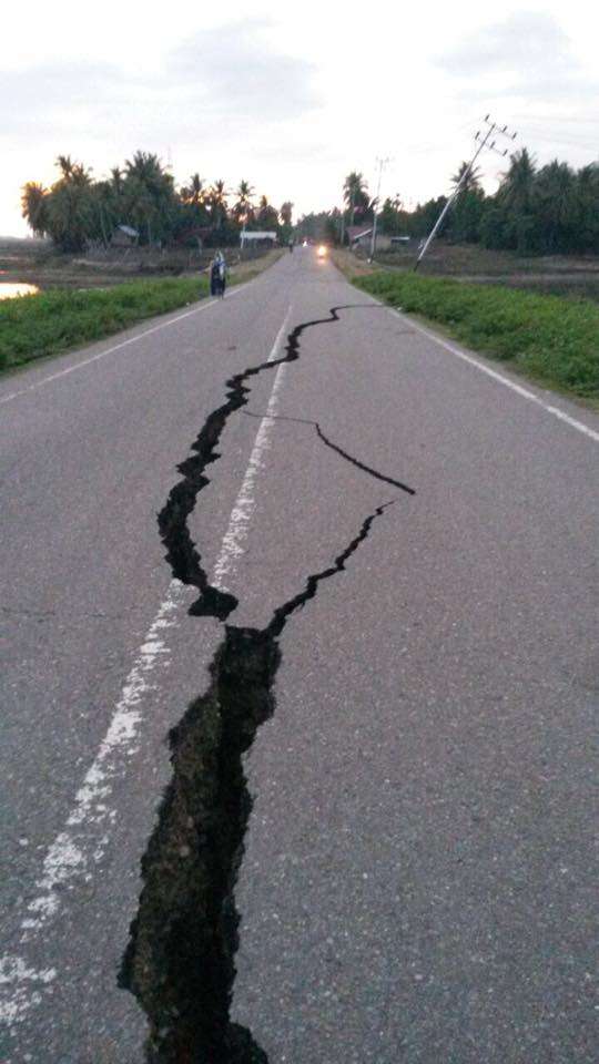 Foto-foto Dampak Gempa 6,5 SR di Aceh