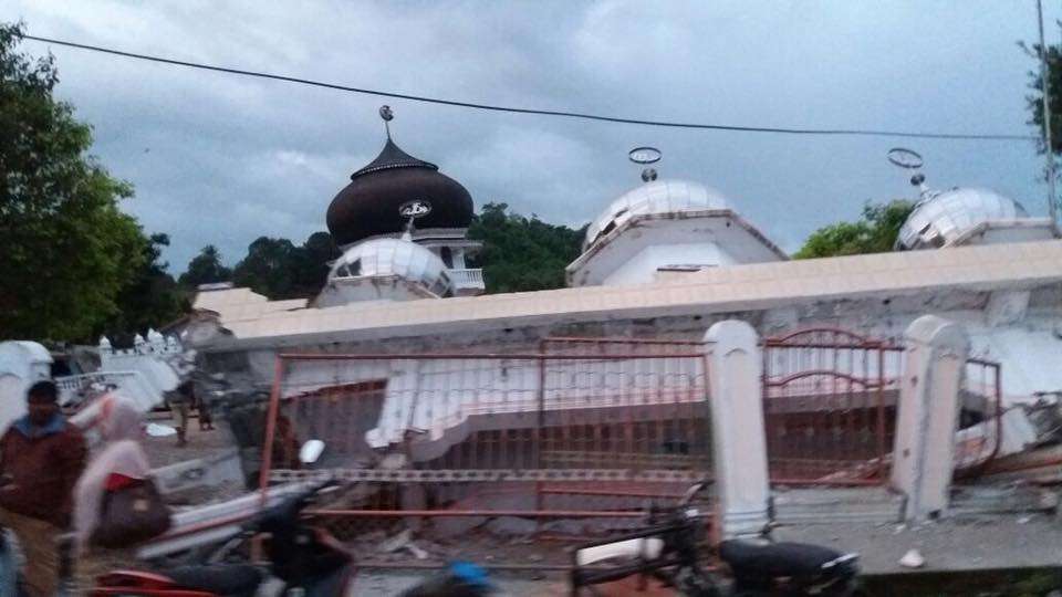 Foto-foto Dampak Gempa 6,5 SR di Aceh