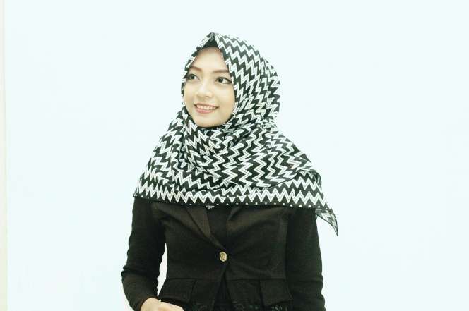 #HOTD: Hijab Monokrom Berkesan Simpel Elegan Miftakhul Jannah