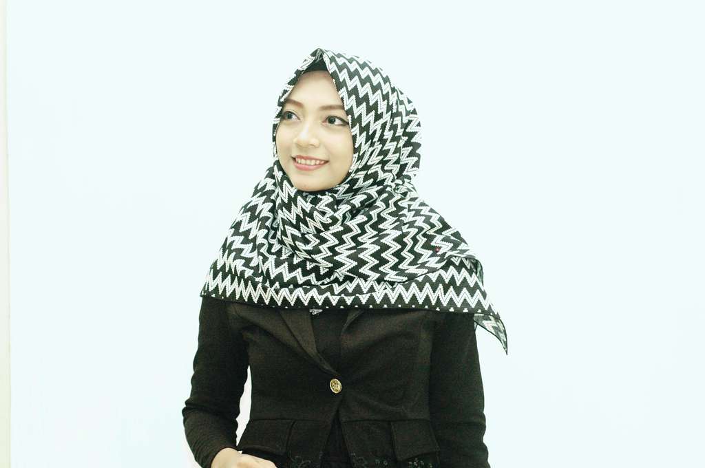 #HOTD: Hijab Monokrom Berkesan Simpel Elegan Miftakhul Jannah