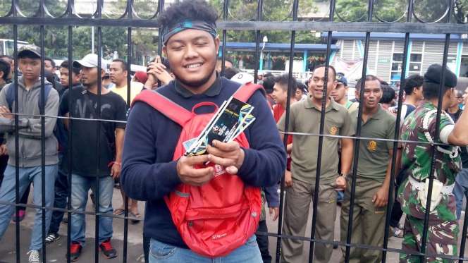 Foto Membludaknya Antrean Tiket Final AFF, Demi Timnas!