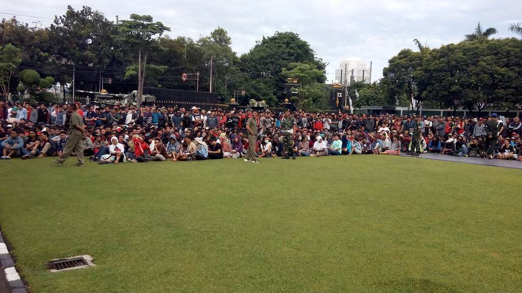Foto Membludaknya Antrean Tiket Final AFF, Demi Timnas!