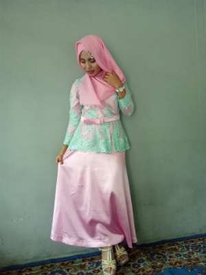 #HOTD: Kebaya 'Girly' Andalan Herda Dewi Ningrum