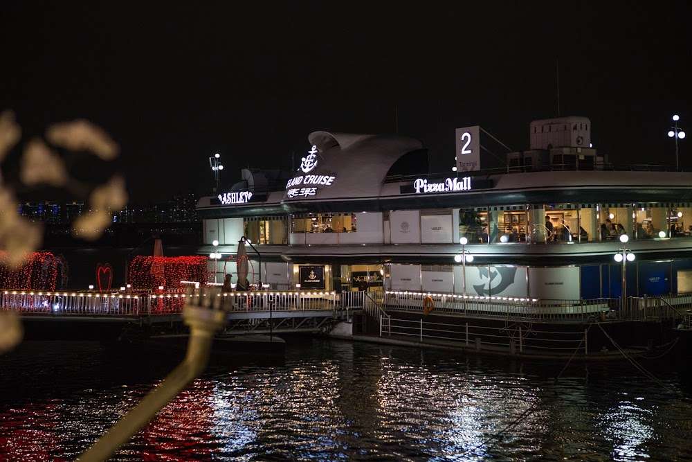 Menikmati Indahnya Seoul dari Atas Kapal Pesiar Eland Cruise