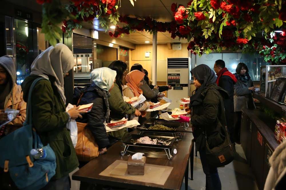 Menikmati Indahnya Seoul dari Atas Kapal Pesiar Eland Cruise