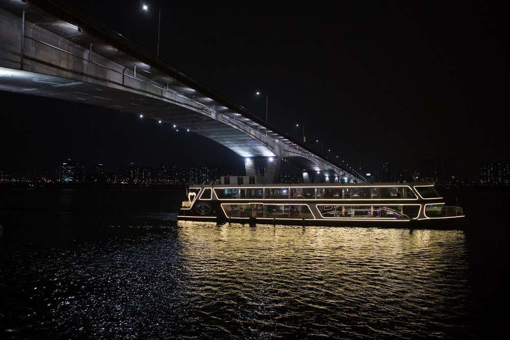 Menikmati Indahnya Seoul dari Atas Kapal Pesiar Eland Cruise