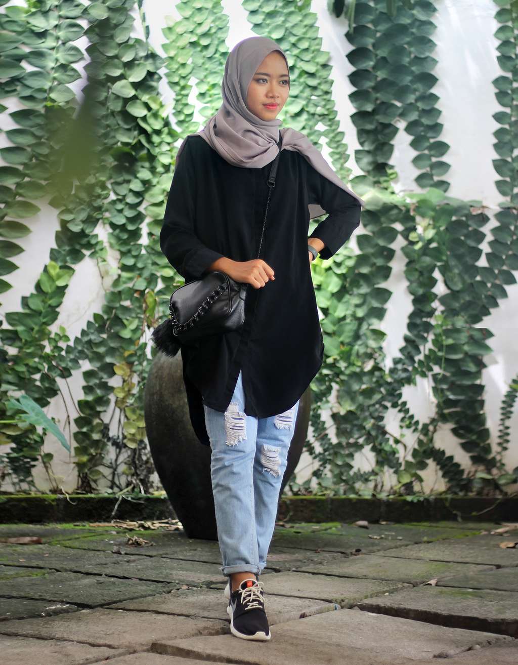 #HOTD: Sporty Kasual di Keseharian Amalia Ardiatami