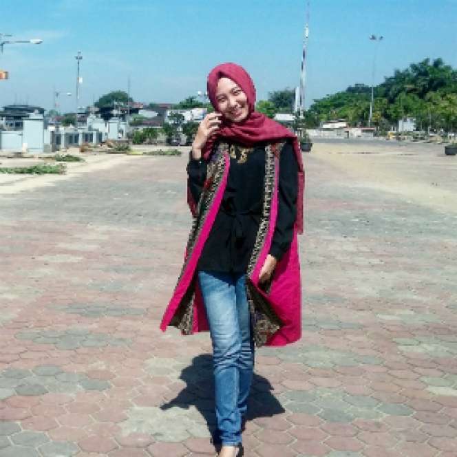 #HOTD: Salsabila Mayang Sari, Gaya Kasual dengan Outer