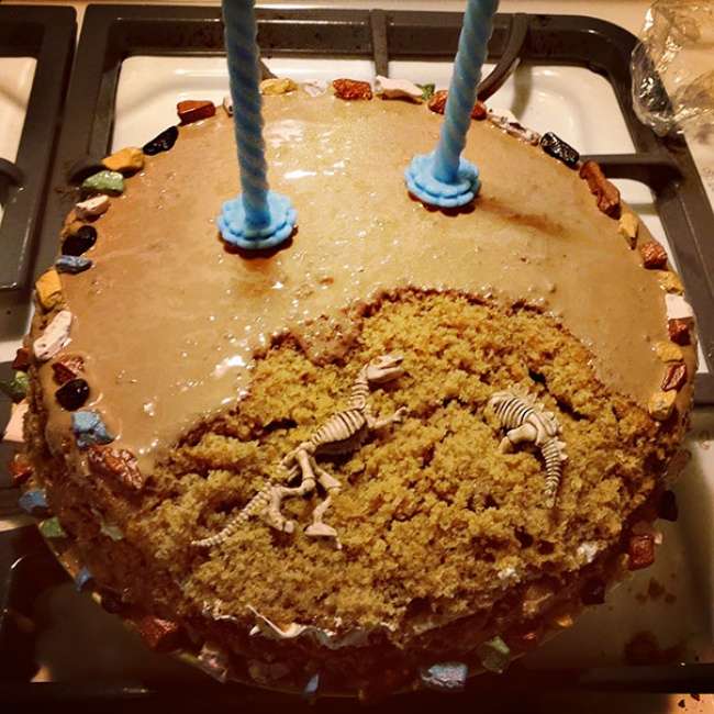 11 Kue Ultah Ini Bikin Kamu Takkan Tega Memakannya
