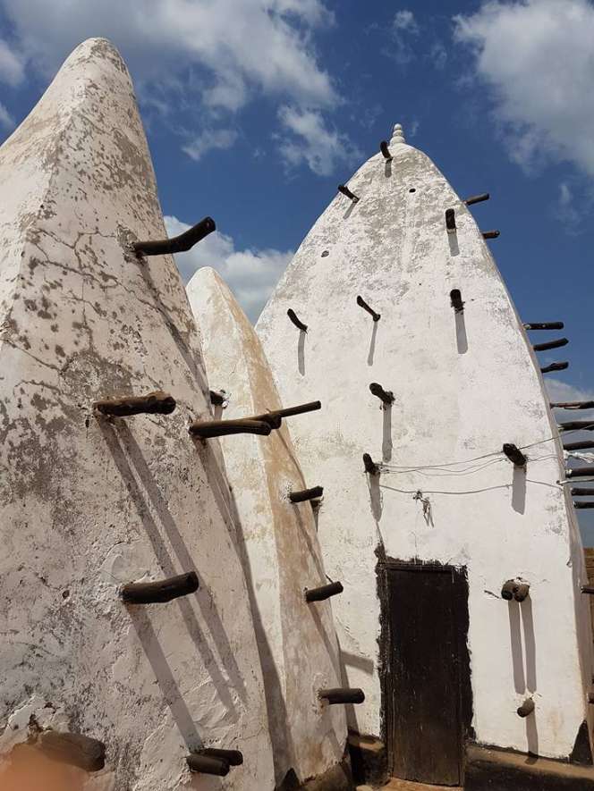 Intip Keindahan Mesjid Tertua di Ghana, Terbuat dari Lumpur