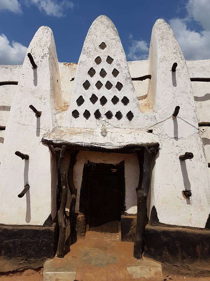 Intip Keindahan Mesjid Tertua di Ghana, Terbuat dari Lumpur