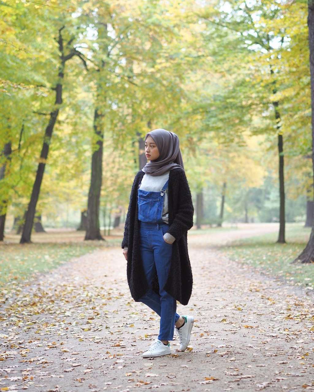 #HOTD: Tambahkan Outer Pada Overall Denim Ala Gita Savitri