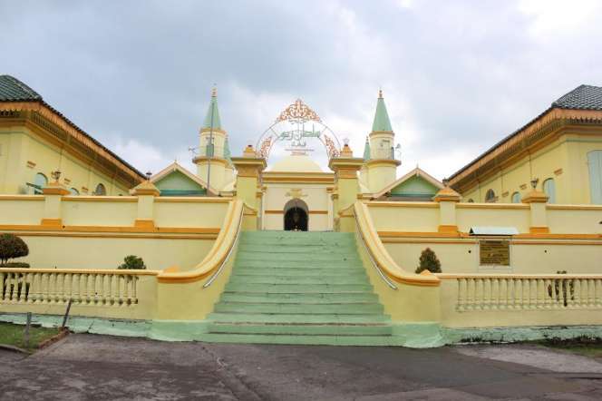Masya Allah, Cantiknya Masjid Putih Telur di Pulau Penyengat