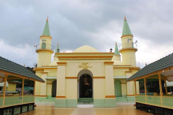 Masya Allah, Cantiknya Masjid Putih Telur di Pulau Penyengat