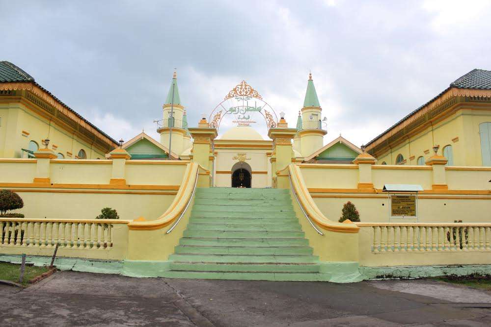 Masya Allah, Cantiknya Masjid Putih Telur di Pulau Penyengat