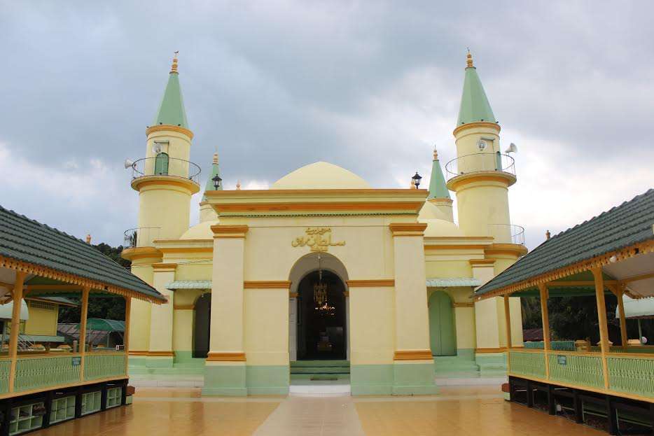 Masya Allah, Cantiknya Masjid Putih Telur di Pulau Penyengat