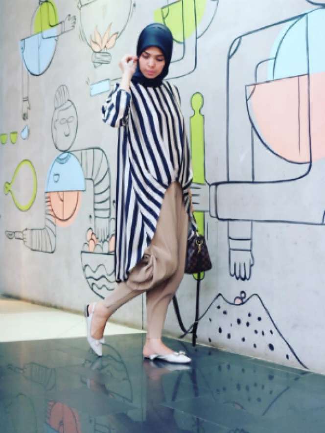 #HOTD: Celana Pleats dengan Blus Hitam Putih Witha Fitra