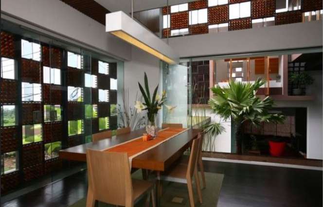 Keren! Rumah dari Botol Bekas Milik Kang Emil