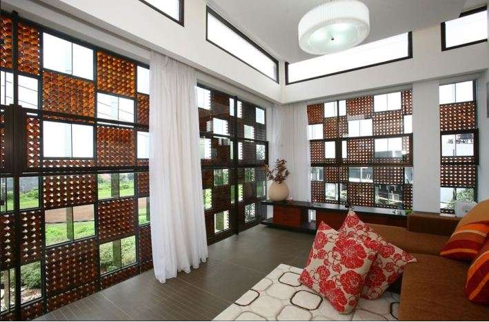 Keren! Rumah dari Botol Bekas Milik Kang Emil