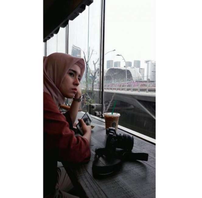 Ingat 'Si Tomboy' Bulan? Kini Dia Hijaber Cantik!