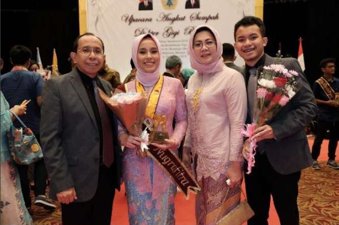 Ingat 'Si Tomboy' Bulan? Kini Dia Hijaber Cantik!