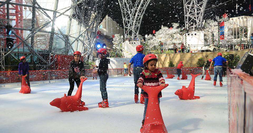 Kerennya Ferrari World, Taman Hiburan Indoor Terbesar di Dunia