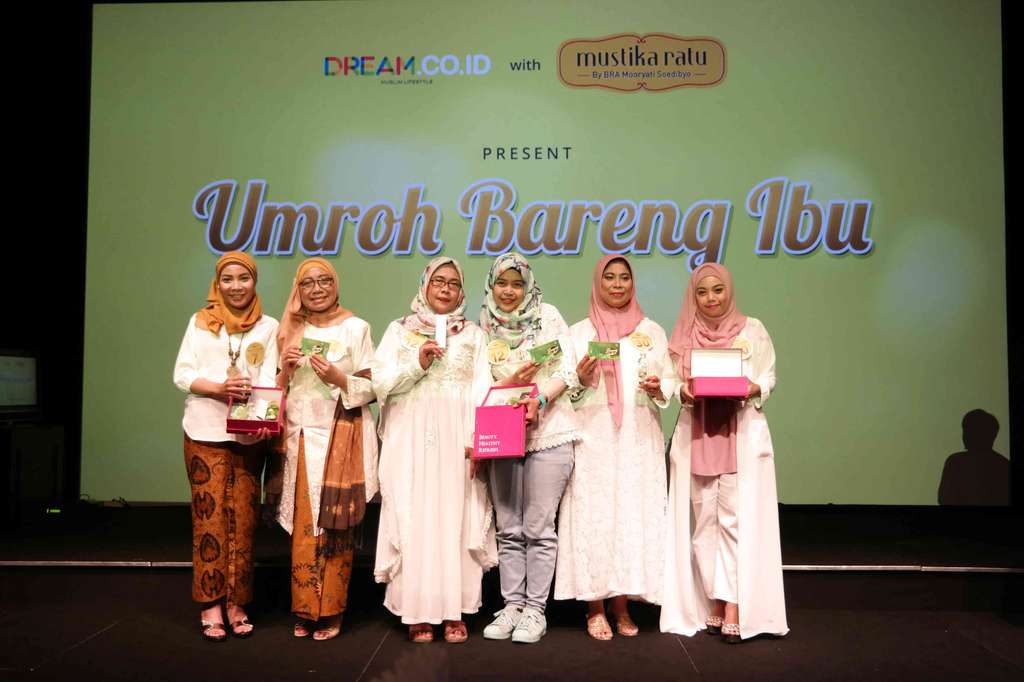 Tangis Haru Banjiri Acara `Umroh Bareng Ibu`
