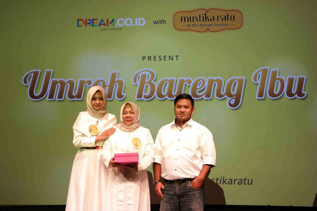 Tangis Haru Banjiri Acara `Umroh Bareng Ibu`