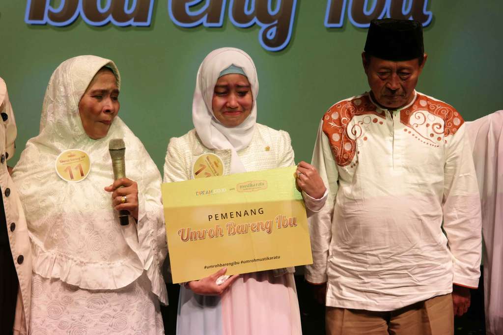 Tangis Haru Banjiri Acara `Umroh Bareng Ibu`