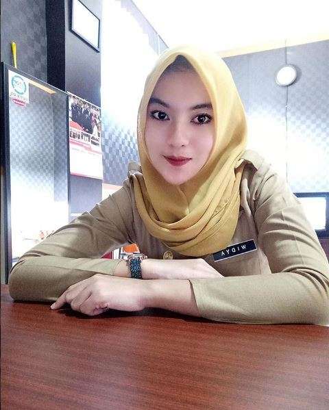 Hijabers PNS Cantik Ini Bikin Hati Kaum Adam Meleleh