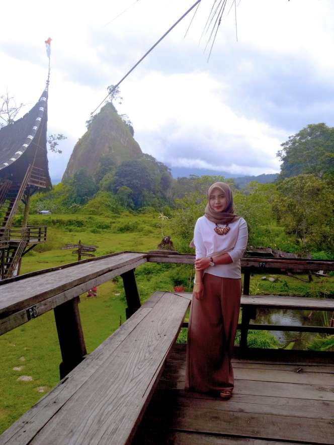 #HOTD: Nuansa Cokelat Putih Gaya Herda Dewi Ningrum