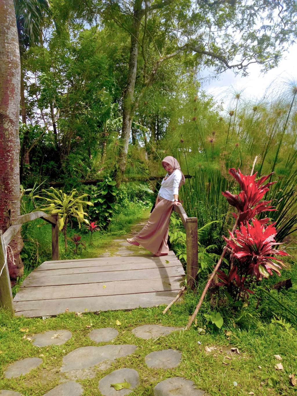 #HOTD: Nuansa Cokelat Putih Gaya Herda Dewi Ningrum