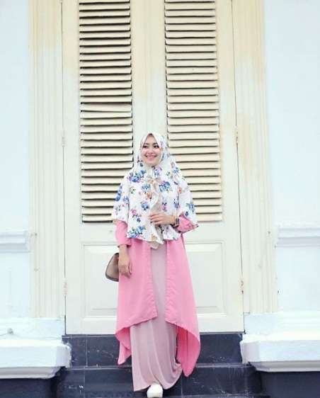#HOTD: Syar'i dan Stylish Ala Meli Oktaviani Zahra