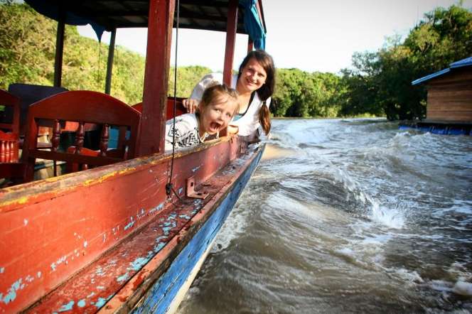Bikin Iri! Serunya Perjalanan 9 Negara Zazu Si Traveler Cilik