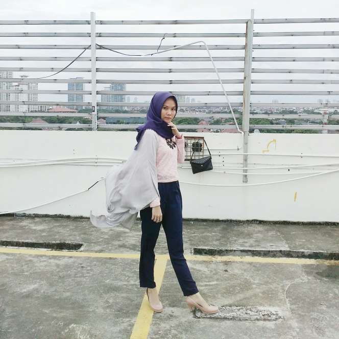 #HOTD: Indah Yulianti Akali Gaya Busana Biar `Lebih Tinggi`