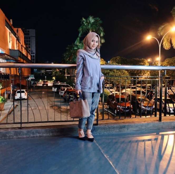 #HOTD: Tampilan Kasual Restu Anggraini di Malam Hari 