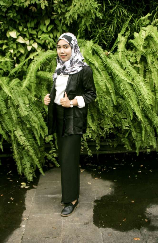 #HOTD: Blazer Hitam untuk Acara Formal dari Lifya Audia