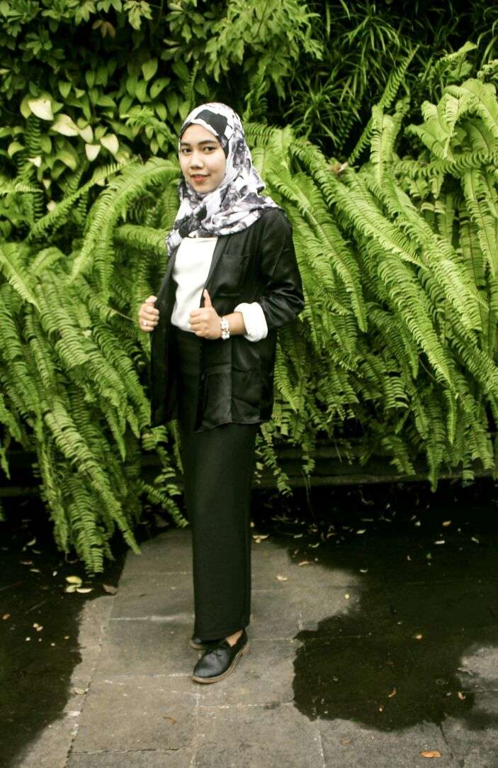#HOTD: Blazer Hitam untuk Acara Formal dari Lifya Audia