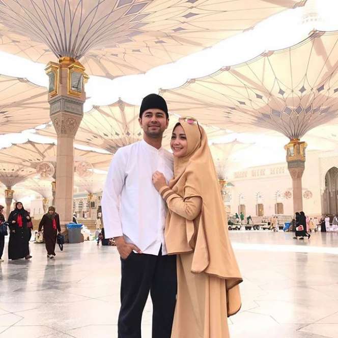 Perjalanan Umroh Raffi-Nagita