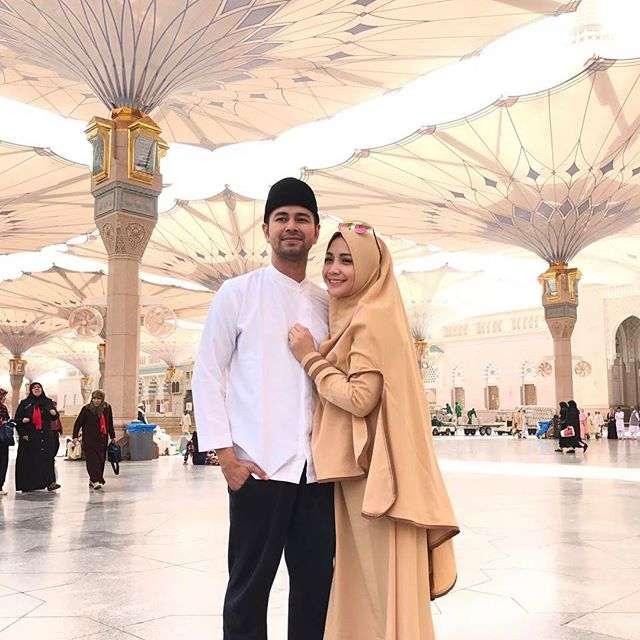 Perjalanan Umroh Raffi-Nagita