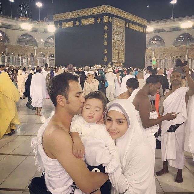 Perjalanan Umroh Raffi-Nagita