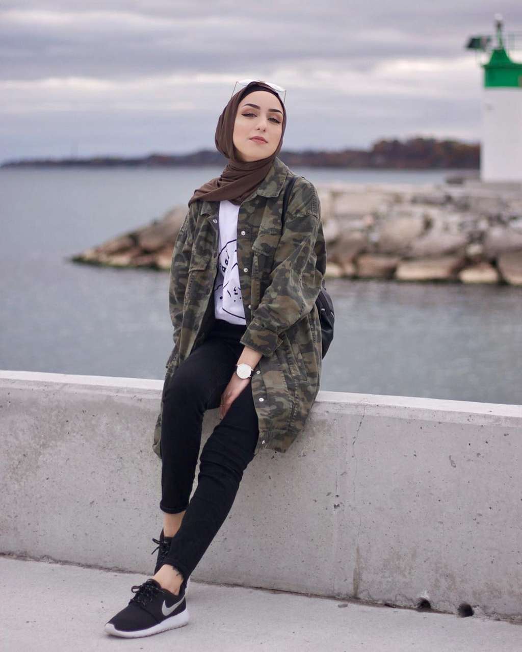 #HOTD: Gaya Boyish dengan Jaket Army Seperti Jasmine Fares