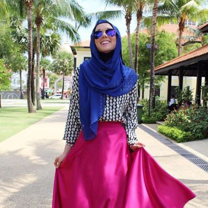 #HOTD: Keberanian Eslimah Tabrak Warna tapi Terlihat Ceria
