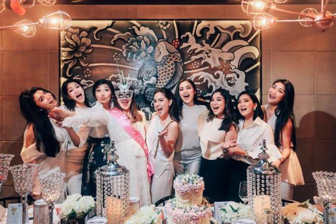Nia Ramadhani Dapat Kejutan Baby Shower Mewah dari Sahabat