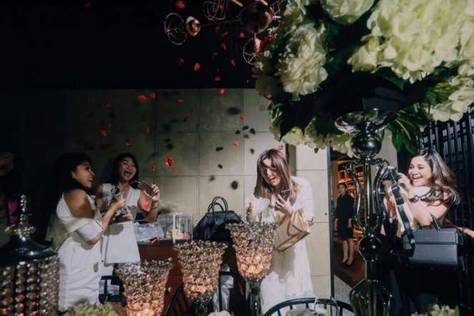 Nia Ramadhani Dapat Kejutan Baby Shower Mewah dari Sahabat