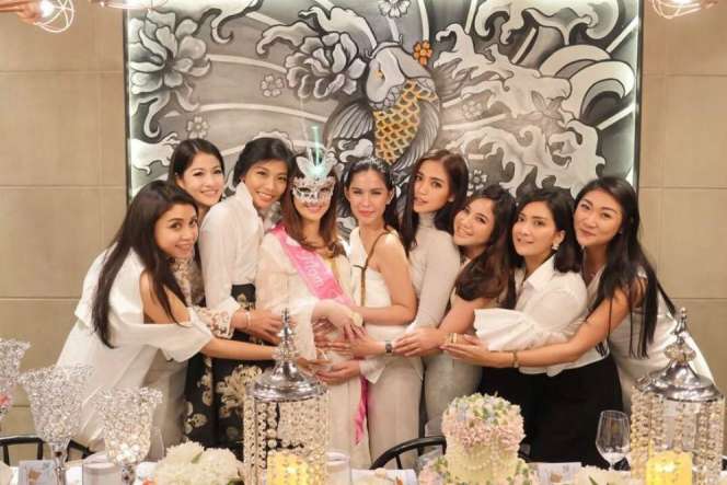 Nia Ramadhani Dapat Kejutan Baby Shower Mewah dari Sahabat
