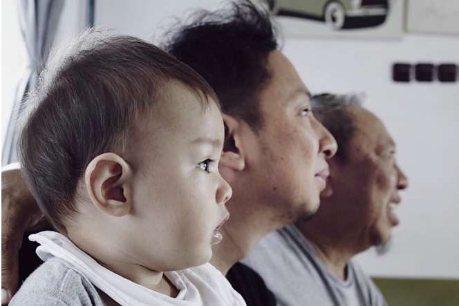Gemas! Pose Kocak Ringgo Agus dan Sang Anak