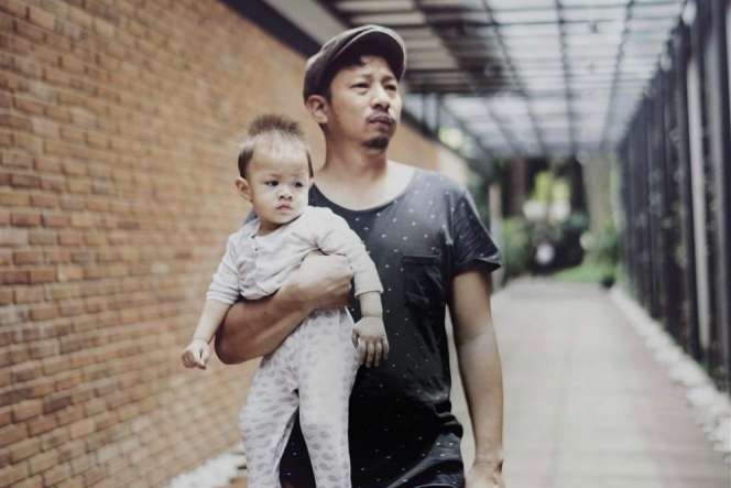 Gemas! Pose Kocak Ringgo Agus dan Sang Anak