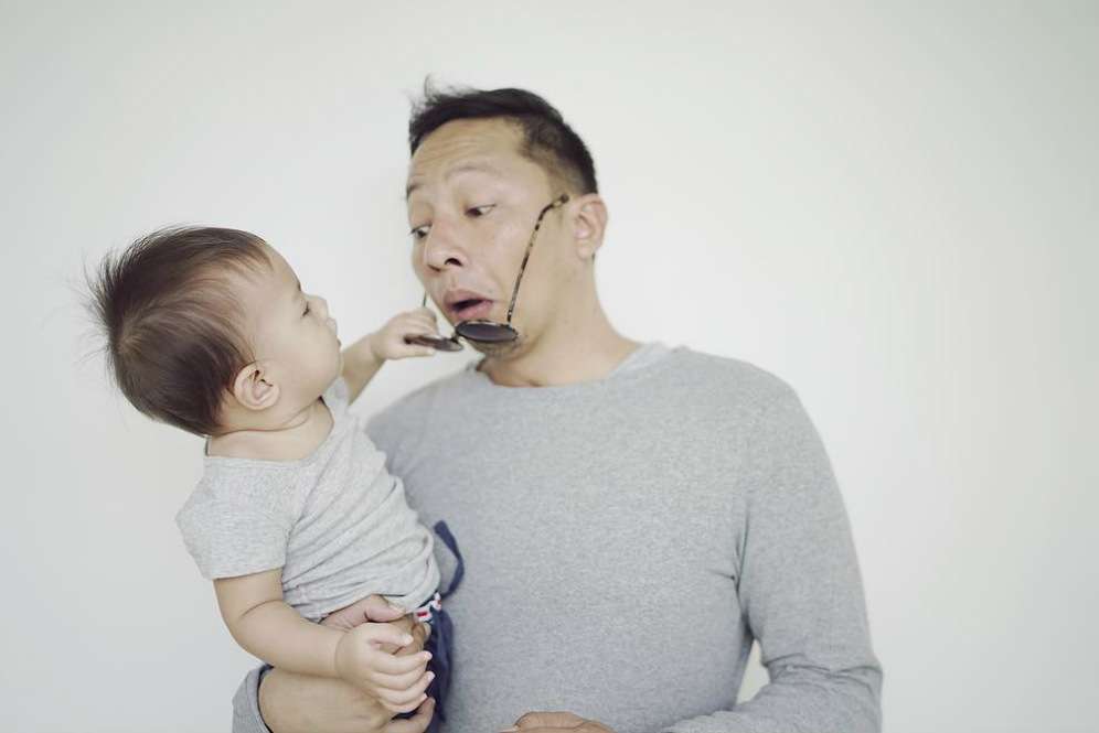 Gemas! Pose Kocak Ringgo Agus dan Sang Anak