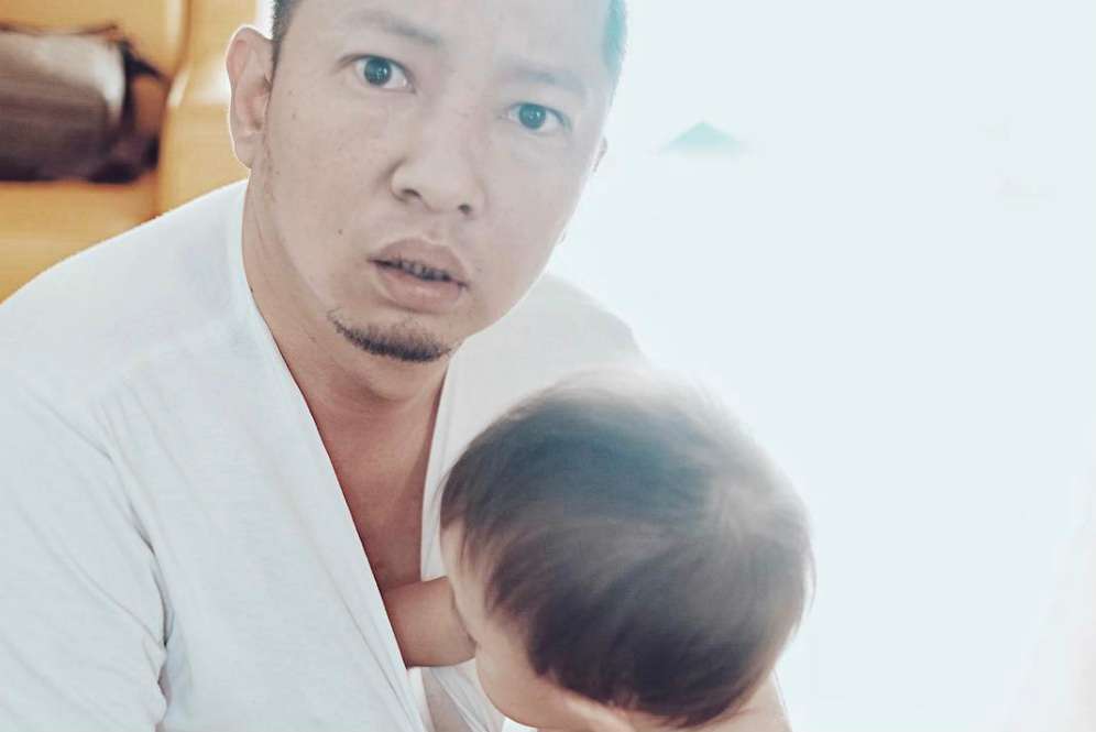 Gemas! Pose Kocak Ringgo Agus dan Sang Anak